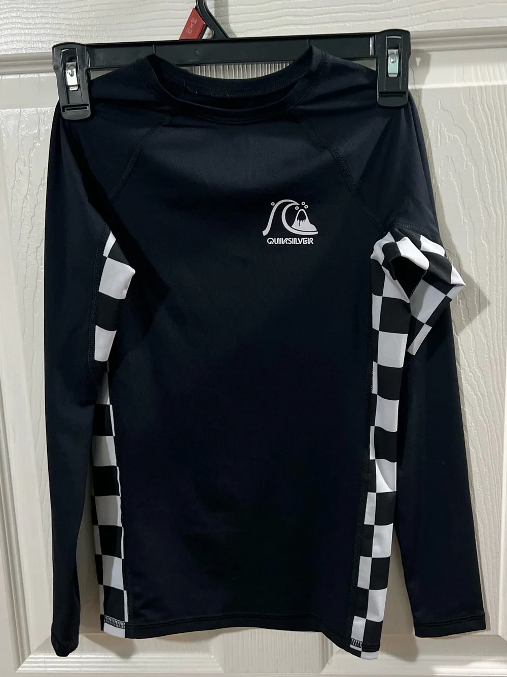 Quiksilver Arch This LS Youth Long Sleeve UPF 50 Rash guard. Unisex size M-12.